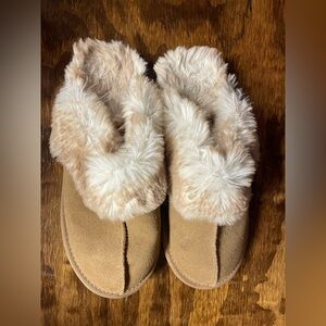 Stars Above Cozy Tan Slippers with Faux Fur